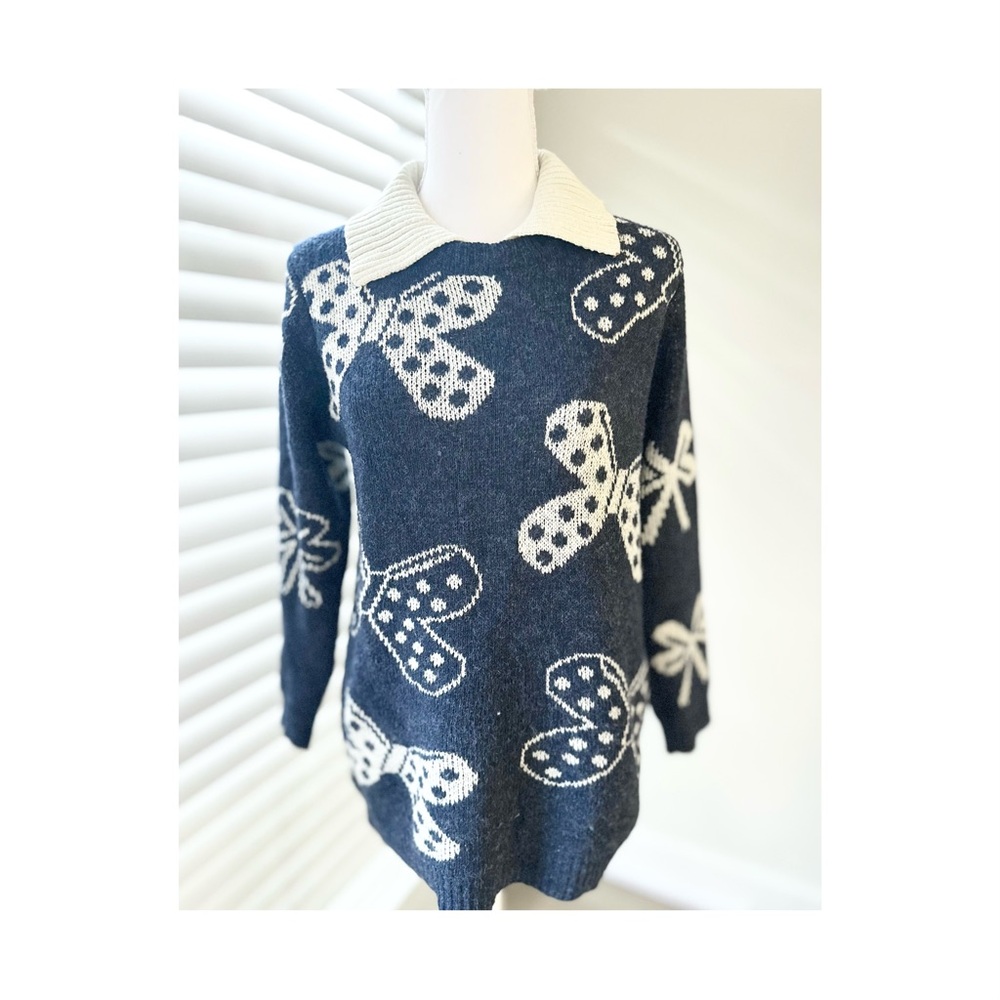 Sweater with Bow Design